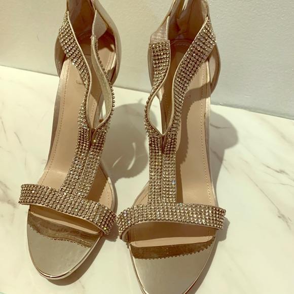 Shoes - Picture 1 of 3